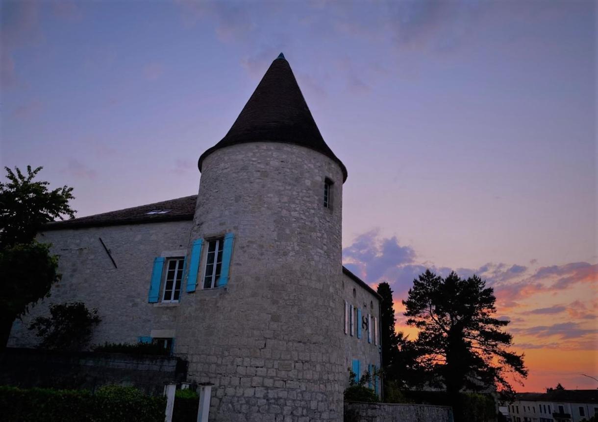 Un Petit Chateau Lauzun Exterior foto
