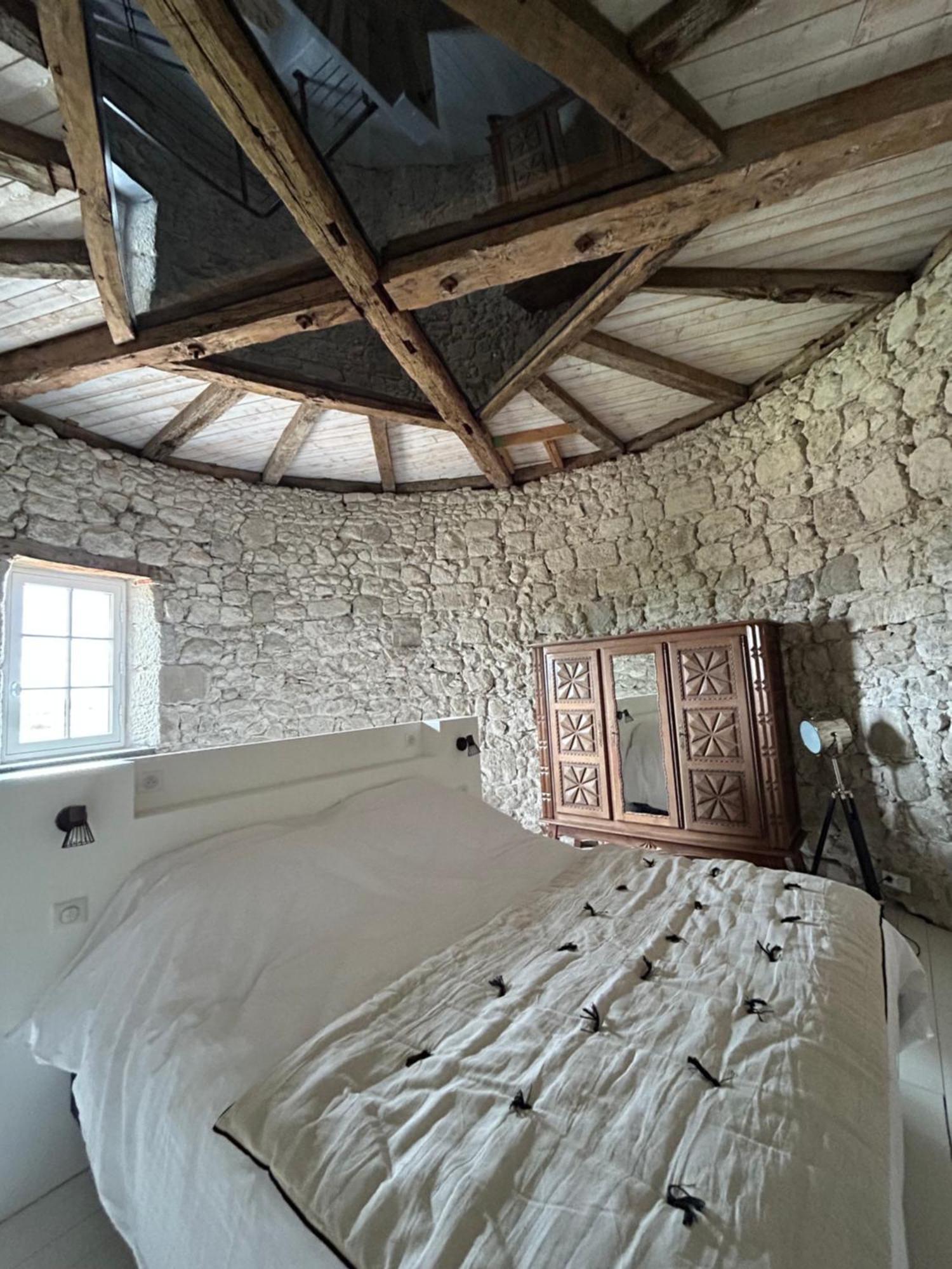 Un Petit Chateau Lauzun Exterior foto